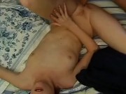 Troia rossa e arrapata sveglia il marito per scoparle la figa 13/16