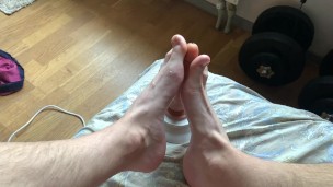 FOOTJOB. I dream that someone masturbates me with my feet the way I do on this video