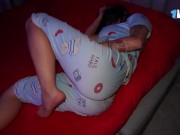 Hermanastra deja la puerta abierta para que vea su sexy pijama y no me resistí a follar su coño 8/16