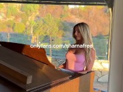 Teen’s Cheeky Live Stream Moment Lights Up Insta 4/16