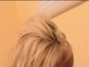 La tettona bionda Rachel Solari apre la figa a Mike Hawk