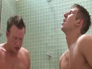 Adrianna Nicole fa sesso a tre sotto la doccia con doppia penetrazione 16/16