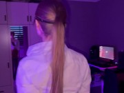 Офисная ШЛЮХА выебана в РОТ после КАСТИНГА, кончил в ГОРЛО 2/16