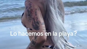 mujer traviesa y juguetona