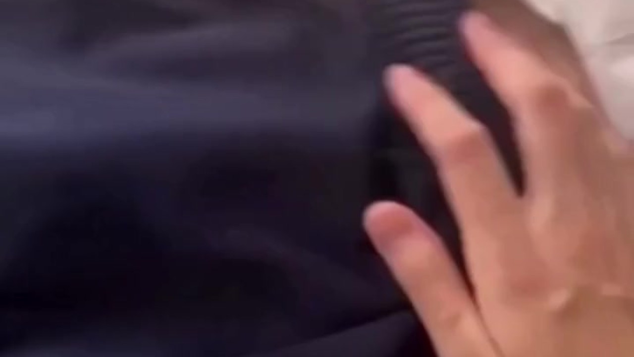 家族がいる中、実家で声抑えてSEX♡ /japanese/hentai/素人/個人撮影/カップル/巨根/ - Free Sex Video - RedTube