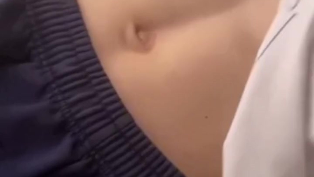 家族がいる中、実家で声抑えてSEX♡ /japanese/hentai/素人/個人撮影/カップル/巨根/ - Free Sex Video - RedTube