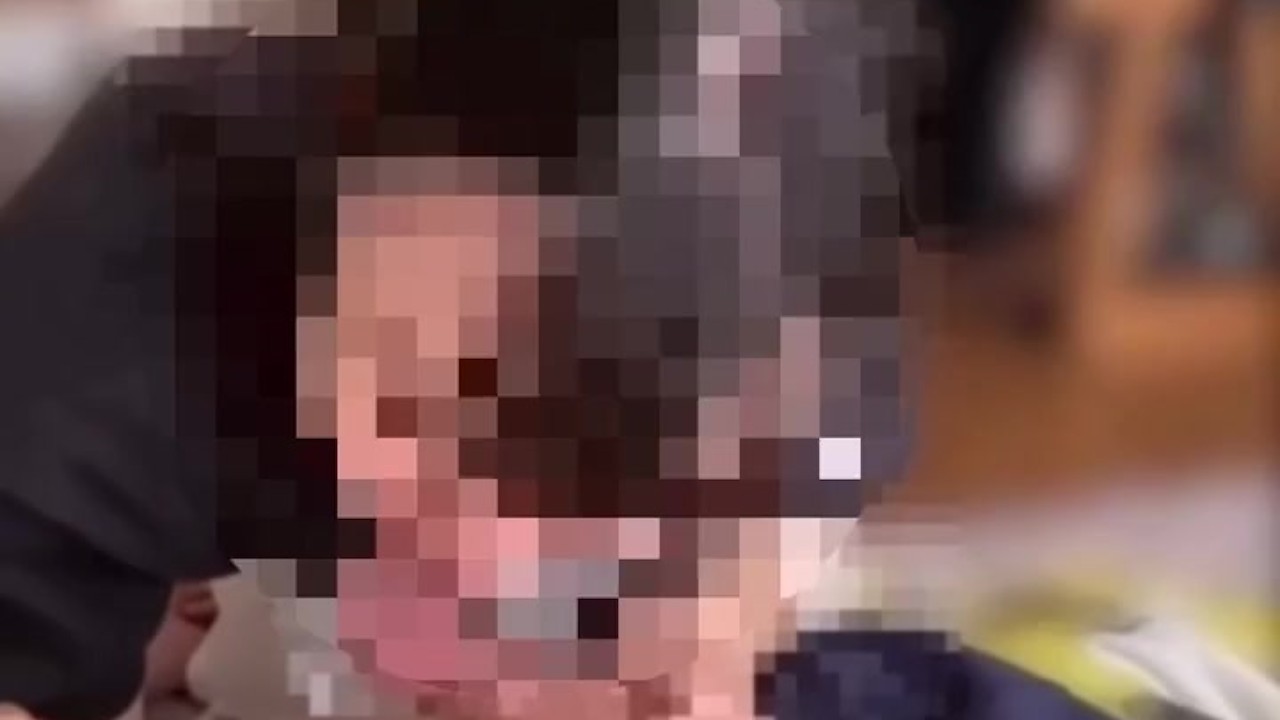 家族がいる中、実家で声抑えてSEX♡ /japanese/hentai/素人/個人撮影/カップル/巨根/ - Free Sex Video - RedTube