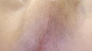 Je chauffe mon cul avant d'aller baiser