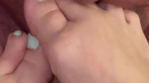 Quick cum on her pretty toes