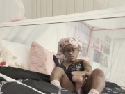 Big toy penetration makes her CREAM 10/16