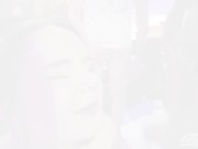 Je me prends un Bukkake par 8 gars, j'aime tellement le sperme que j'avale tout 14/16