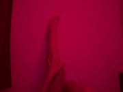 los pies sensuales en la pared 🫦❤️‍🔥 sensual feet on the wall 🫦❤️‍🔥