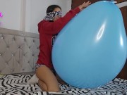 Blindfolded, he sets up his big balloon and inflates it (full video on C4S / MV / OF / Membersite) 11/16