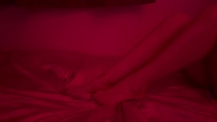 video corto de movimientos sensuales en mi cama 🫦❤️‍🔥 short video of sensual movements in my bed