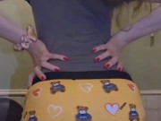 This nice, gentle joytogether166 loves to tease you in the public toilet! 10/16