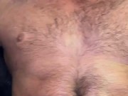 Camisa de hombre peludo explotando