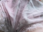 Toda inflamada y grabando cada detalle 1/16