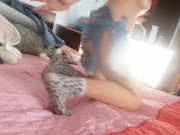 Moglie amatoriale si diverte a provare i vestiti che taglia. Moglie sexy si rade i peli della figa. 7/16