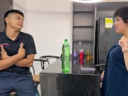 Pido un domicilio por algo de tomar pero me gusta mas la enorme y rica verga del domiciliario.