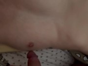 Petite pipe à l hôtel qui fini avec du sperme sur mes petits seins 6/16