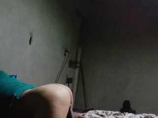 La novia de mi padre si que sabe ordeñarme y montarme