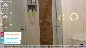 Bathroom Tomando una ducha caliente me masturbo hasta sacar chorros de semen