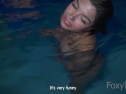 De noche y mojada la encontré desnuda en la piscina 5/16
