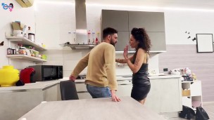 "VUOI IL CULO?ALLARGALO CON LE DITA CHE NON LO DO MAI" ITALIANA ANALE DOPO DISCOTECA CON SCONOSCIUTO