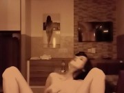 Mă masturbez cu gândul la iubitul meu până mă ia pisarea 11/16