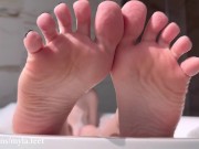 Steph mommy makes you worship her feet and lets you cum with JOI 13/16