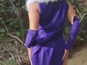 Hot cosplay chica Otaku Gaby senpai se desnuda en el bosque 9/16
