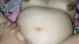 Delícia molhada, creampie escorrendo nos seios!