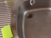 Не дрочил 10 дней. Слишком много спермы. Тайно дрочу пока мама в душе 10/16