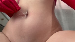 stepmom belly button play in red gloves and masturbating