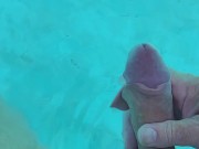 Je me branle dans la piscine 3 12/16