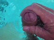 Je me branle dans la piscine 3 4/16