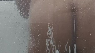 Putinha Tomando Banho