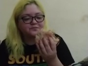 Amputee eats burger 8/16