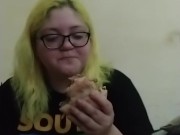 Amputee eats burger 9/16