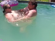 FINGERING PUSSY IN THE POOL HOT HOT OUT! 10/16