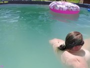 FINGERING PUSSY IN THE POOL HOT HOT OUT! 9/16