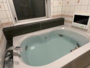 【wetlook】洋服着たままお風呂に入って透け透け乳首 1/16