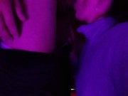 No aguanto, le chupo la pija al patovica y se trago su leche 9/16