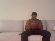 MI hermanastra me pilla viendo porno y se disfraza para que la empotre 1/16