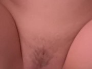 OMG! Mijn geile stiefmoeder houd van plagen en speelt met dikke lul over clit en in kutje kreunen 14/16