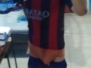 FUTBOLISTA DE MÉXICO CON ENORMES BULTOS DE SU VERGA EN SHORTS 🩳 FÚTBOL ⚽🏃🏻 Y HABLANDO RICO 😋 11/16