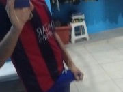 FUTBOLISTA DE MÉXICO CON ENORMES BULTOS DE SU VERGA EN SHORTS 🩳 FÚTBOL ⚽🏃🏻 Y HABLANDO RICO 😋 9/16